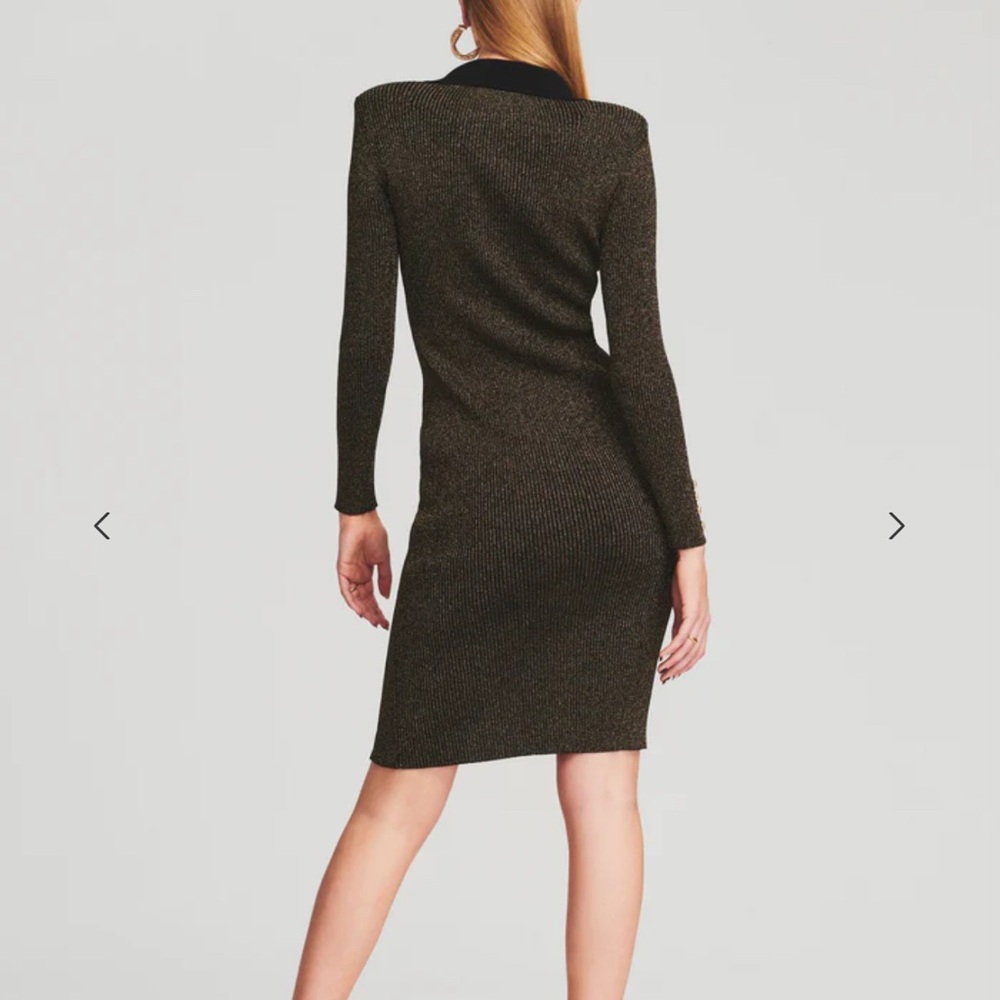 CASSIDY DRESS
Retrofête   Elegant Black and Gold Button-Down Dress - Picture 4 of 7